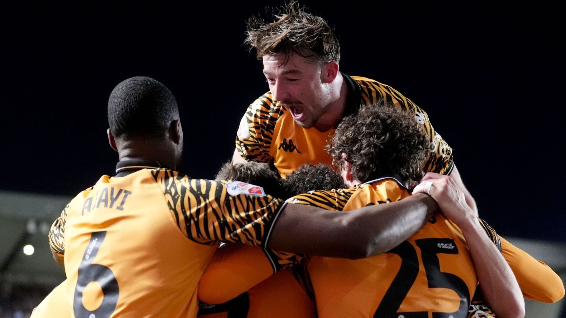 Hull City merayakan kemenangan di final play-off Championship
