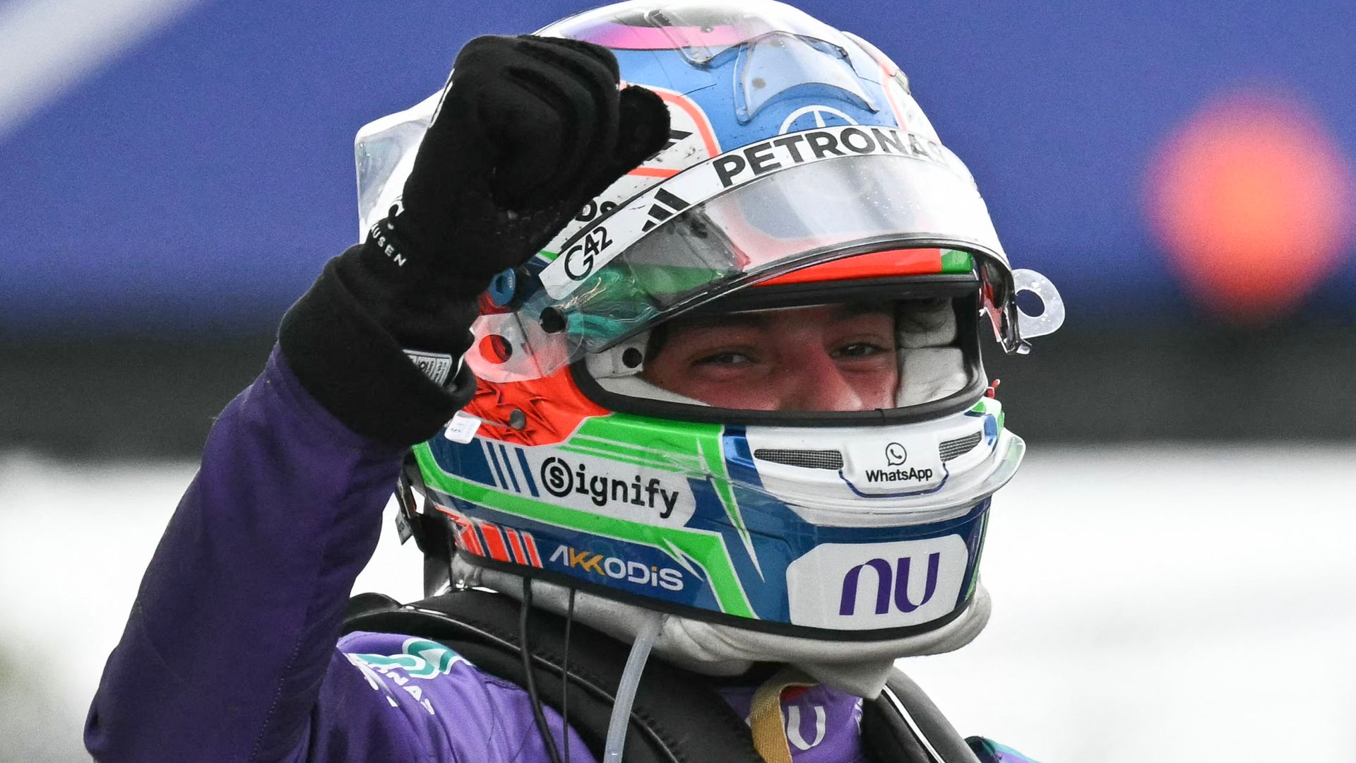 Kimi Antonelli merayakan kemenangannya di Miami Grand Prix