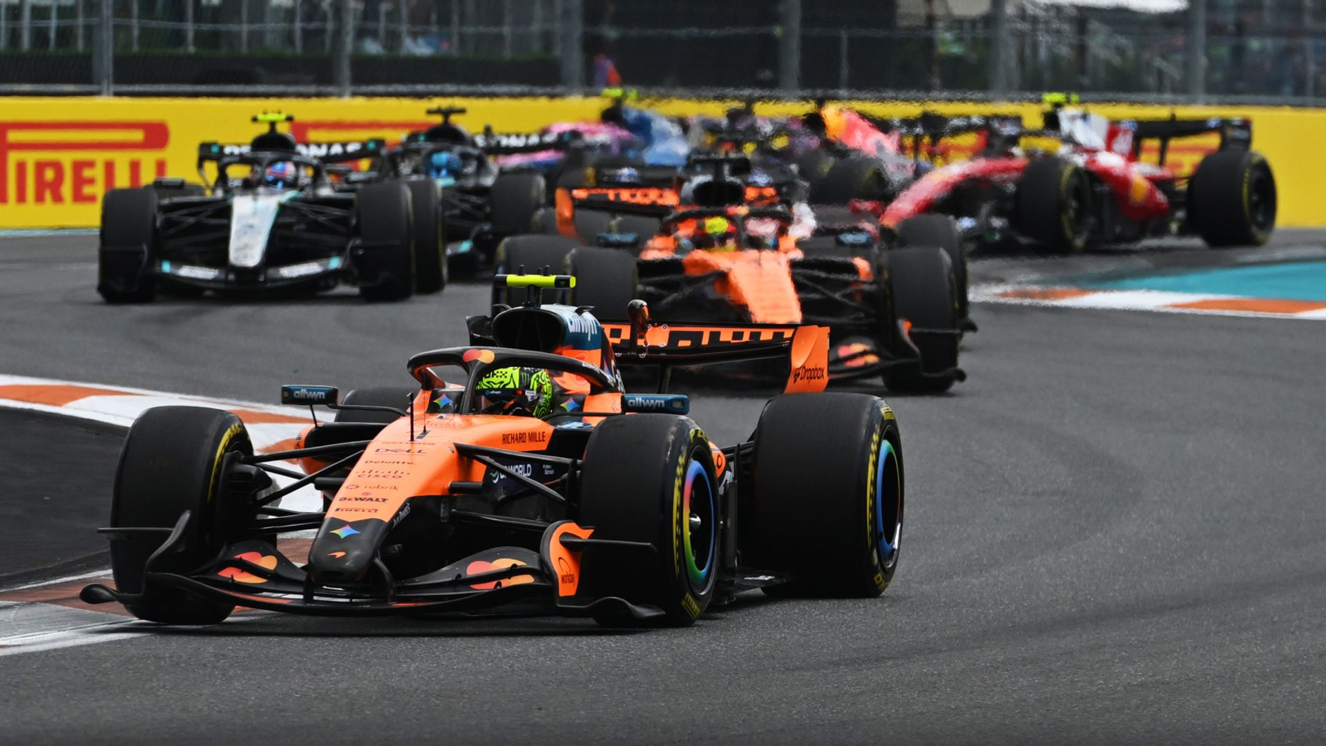 Aksi seru Miami GP Sprint 2023 dengan Antonelli dan Russell beradu cepat.