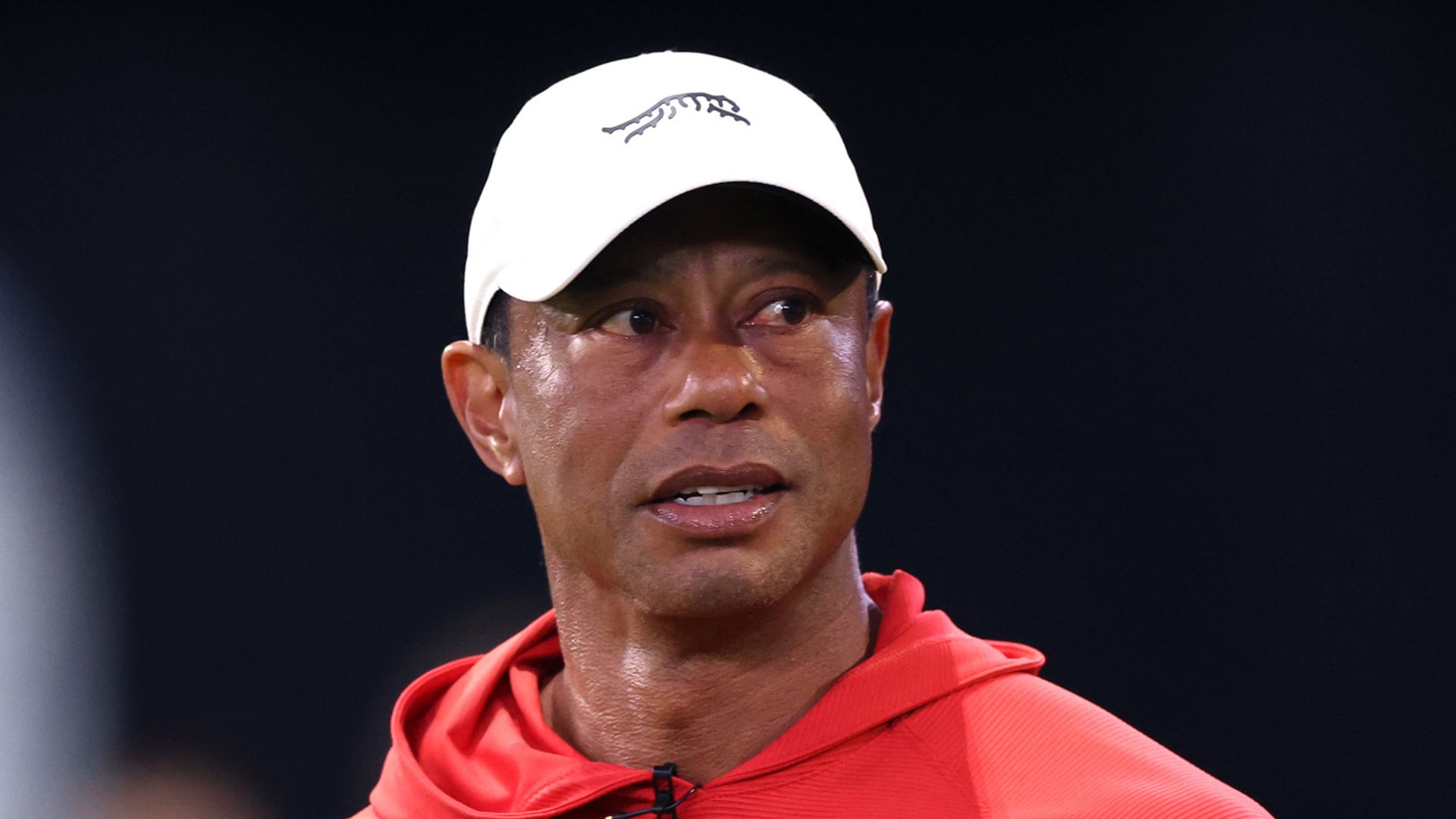 Tiger Woods dalam turnamen golf, relevan dengan Tiger Woods US Open 2023